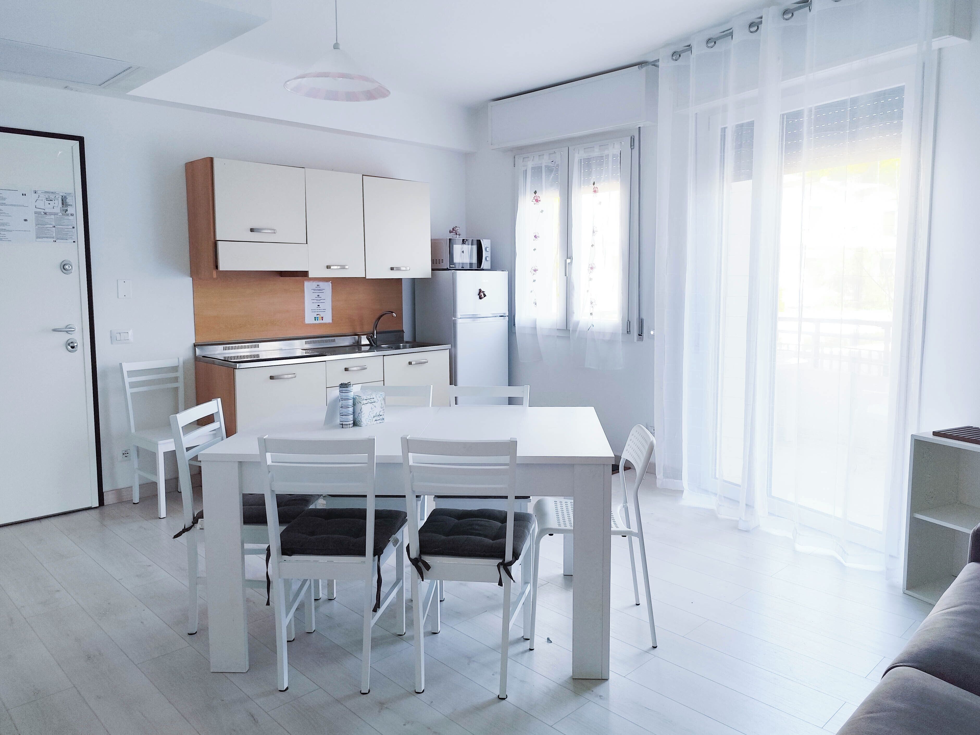 Apartment, 2 Bedrooms, Balcony, City View | Dining room