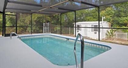 Weeki Wachee Heated Pool Mermaid Retreat