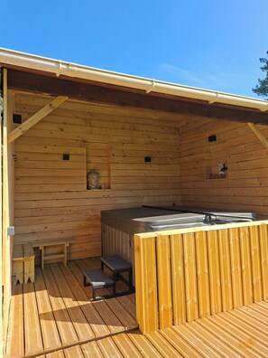 Outdoor spa tub - Logis La Dunette Quend 3* House with Garden & Spa (Quend)