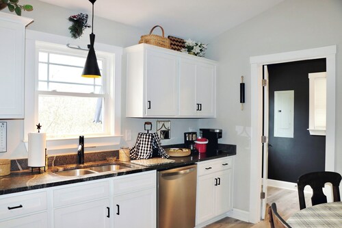 Delightful 3-bedroom house with AC in charming Bumpass