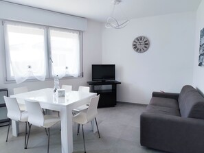 Apartment, 2 Bedrooms, City View | Dining room - Modern Apartment With Pool (Cavallino-Treporti)