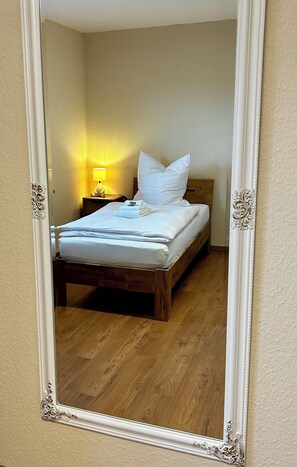 Iron/ironing board, WiFi, bed sheets - FEWO Unterm Stein - Whole house - 5 bedrooms (Alheim)