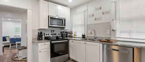 Micro-ondes, four, plaque de cuisson, lave-vaisselle