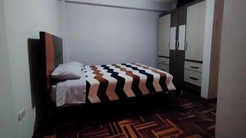 Silitysrauta/-lauta, Wi-Fi, vuodevaatteet