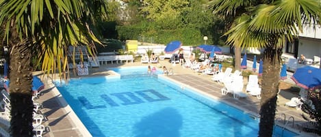 Appartamento, 2 camere da letto, balcone, vista città | Piscina | Piscina all'aperto