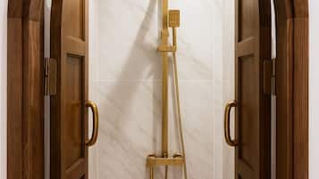 Doccia, set di cortesia gratuito, asciugacapelli, asciugamani