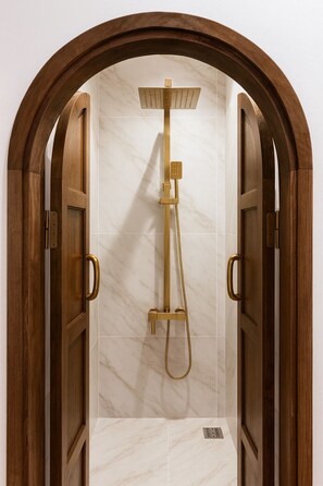 Doccia, set di cortesia gratuito, asciugacapelli, asciugamani