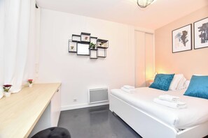 1 bedroom, iron/ironing board, bed sheets - Superb Apartment-1br/2p - Sentier (Paris)