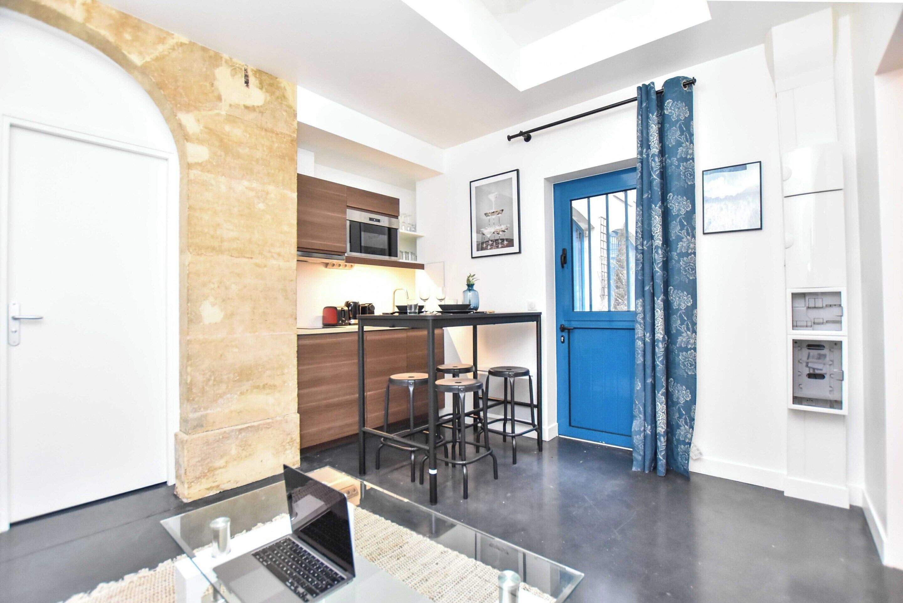 Apartamento | Cozinha privada | Geladeira, micro-ondas, cooktop, cafeteira/chaleira