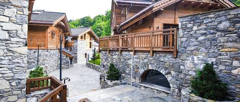 Enceinte de lâhĂ©bergement