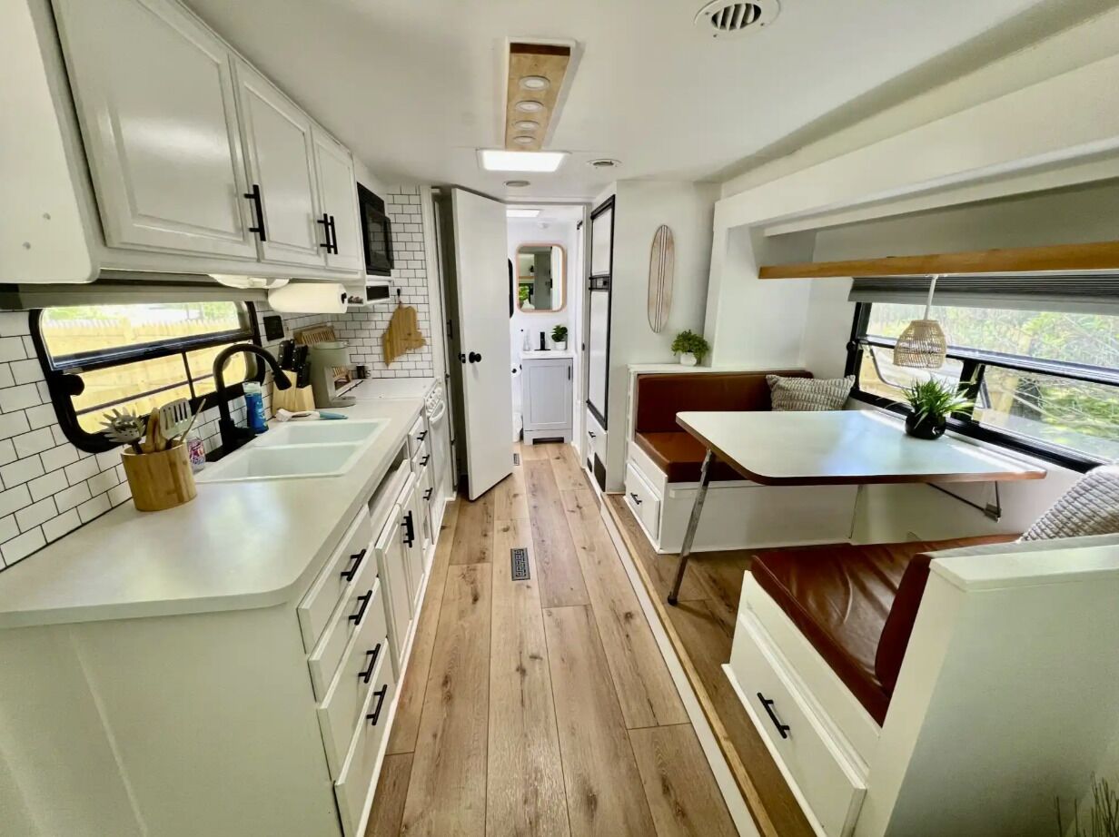 Micro-ondes, four, plaque de cuisson