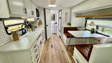 Micro-ondes, four, plaque de cuisson