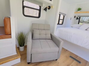 2 bedrooms, Internet, bed sheets - Private, Bright, and Cozy Camper - Close to Beaches! (Wells)