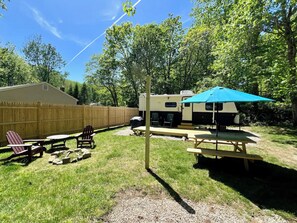 Outdoor dining - Private, Bright, and Cozy Camper - Close to Beaches! (Wells)