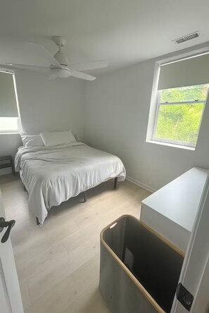 1 bedroom, free WiFi, bed sheets - Spacious Pineville Lower Level Suite (Pineville)