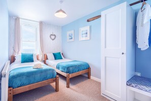 Iron/ironing board, WiFi, bed sheets - By The Oceanside - Spectacular Sea View Apartment (Ilfracombe)