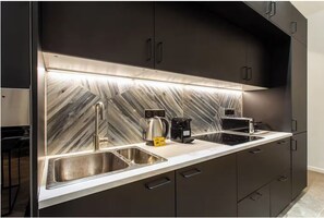 Family Apartment, 5 Bedrooms, City View | Private kitchen - HOTEL BOETIE - CHAMPS ELYSEES  (Paris)