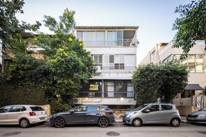 Unclassified image, 2 of 18, button - Cozy 1-Bedroom Retreat in Tel Aviv (Tel Aviv-Yafo)