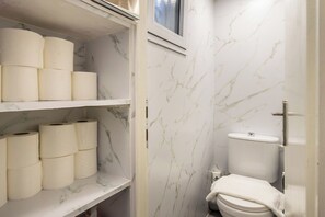 Unclassified image, 5 of 18, button - Cozy 1-Bedroom Retreat in Tel Aviv (Tel Aviv-Yafo)
