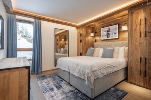 Iron/ironing board, free WiFi, bed sheets - Onyx – Stylish Alpine Apartment in Val d’Isère (Val d`Isere)