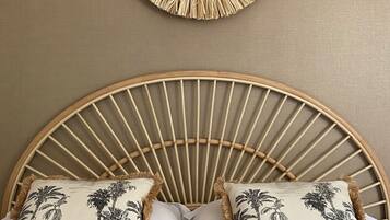 3 habitaciones, tabla de planchar con plancha y cuna de viaje