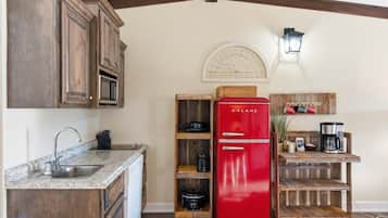 Condo, 1 King Bed, Patio (Lakin it Easy!) | Private kitchen