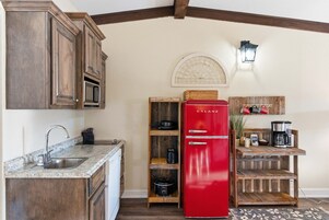 Condo, 1 King Bed, Patio (Lakin it Easy!) | Private kitchen