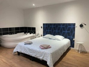 WiFi, bed sheets - Le Nid Cosy avec Balnéo (Tourcoing)