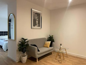 TV - Le Nid Cosy avec Balnéo (Tourcoing)