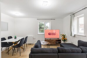 Interior - GuestReady - Modern Retreat in London's Docklands (London)