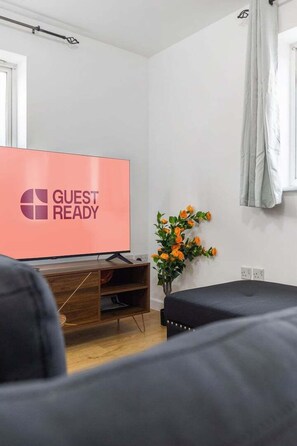 Interior - GuestReady - Modern Retreat in London's Docklands (London)