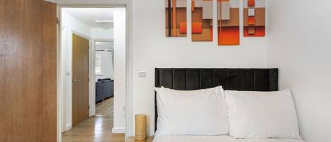 2 soverom, strykejern/-brett, internettilgang og sengetøy