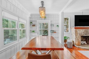 Dining - Luxury Beach Retreat Pool Walk to Beach Sleeps 12 (Melbourne Beach)