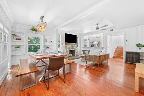 Luxury Beach Retreat Pool Walk to Beach Sleeps 12