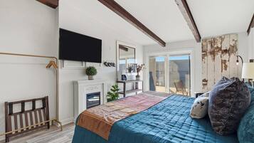 Studio, 1 Tempat Tidur King, patio (Driftwood Den) | 1 kamar tidur dan didekorasi berbeda-beda