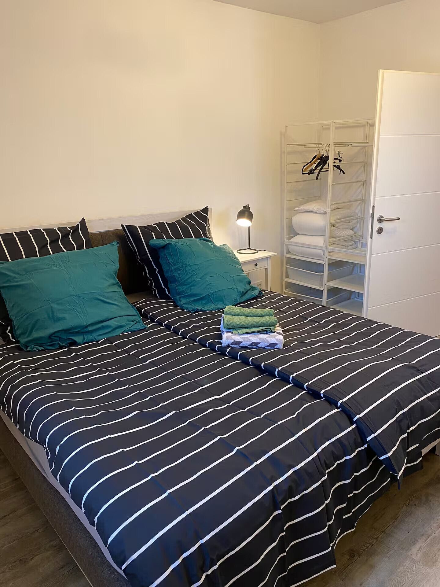 WiFi, bed sheets