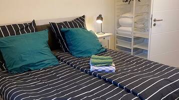 WiFi, bed sheets