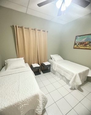 Fer et planche à repasser, accès Internet, draps fournis