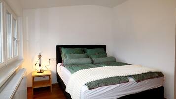Apartment | 2 bedrooms, individually furnished, bed sheets