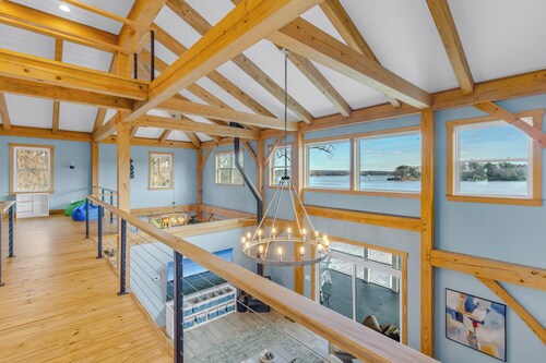 Waterfront 4-bedroom homestead with pool, jacuzzi, and dock access. Sleeps 11!