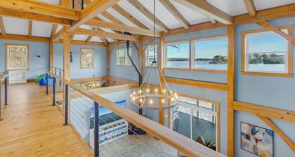 Waterfront 4-bedroom homestead with pool, jacuzzi, and dock access. Sleeps 11!