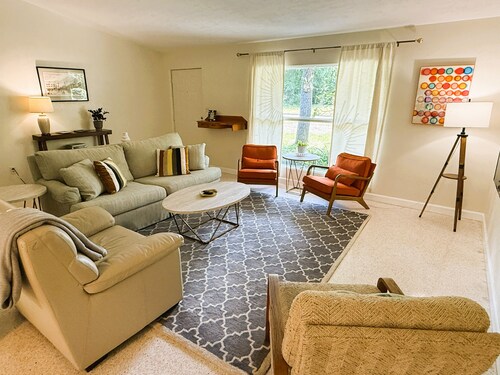 Mid-Century gem near UF
