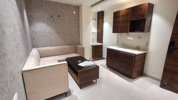 华丽开间, 阳台, 山景 | 起居区