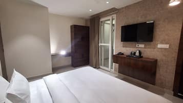 Studio Deluxe, ban công, quang cảnh đồi núi | Bàn, khu vực làm việc phù hợp cho laptop