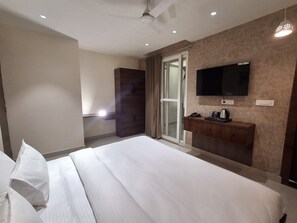 Deluxe Studio, Balcony, Hill View | Desk, laptop workspace, free WiFi - IP Hill Nest By Qotel Sahastradhara (Dehradun)