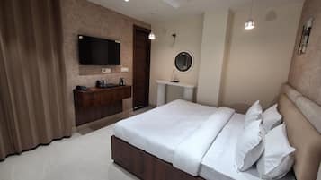 Estudio Deluxe, balcón, vista a la colina | Escritorio, espacio para trabajar con laptop y wifi gratis