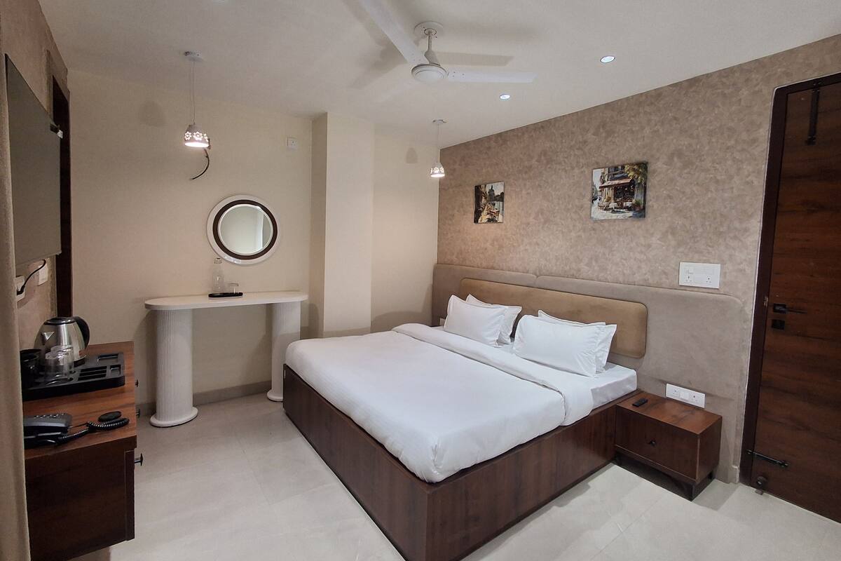 Studio Deluxe - balkong - utsikt mot bergen | Skrivbord, arbetsyta för laptop och gratis wi-fi