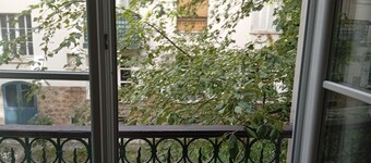 Renting a room in a 2 room apartment