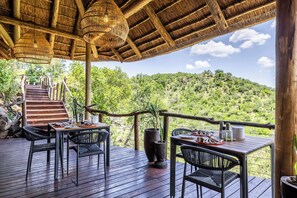 Free daily continental breakfast - Buffalo Ridge Safari Lodge (Madikwe Game Reserve)