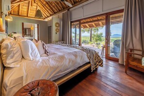 In-room safe, desk, laptop workspace, free WiFi - Buffalo Ridge Safari Lodge (Madikwe Game Reserve)